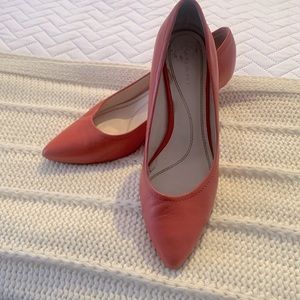 Tahari leather pumps size 7